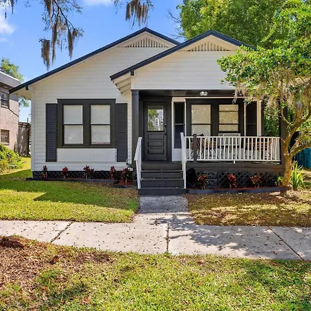 Villa 1Br Near Airport Cozy, Pet-Friendly & Work-Ready